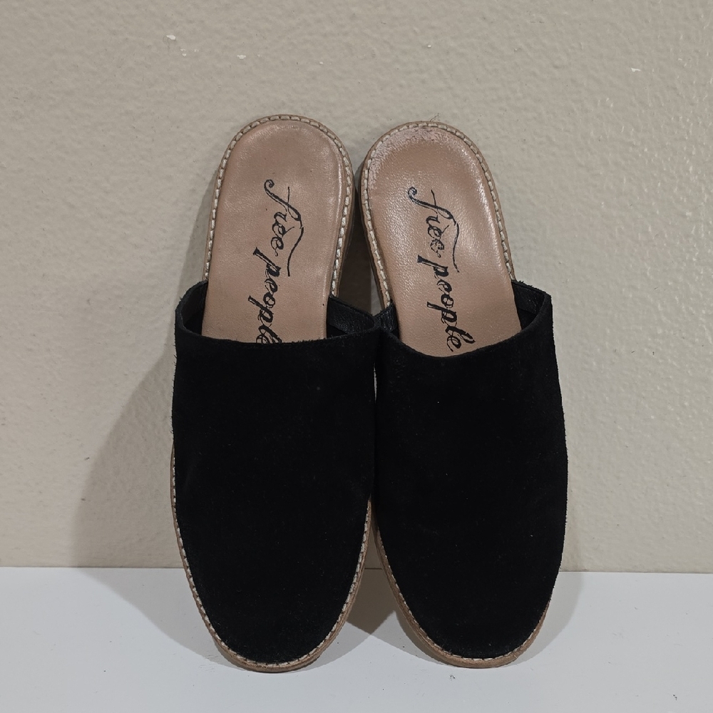 🪴Free People Black Suede Slip-On Mules